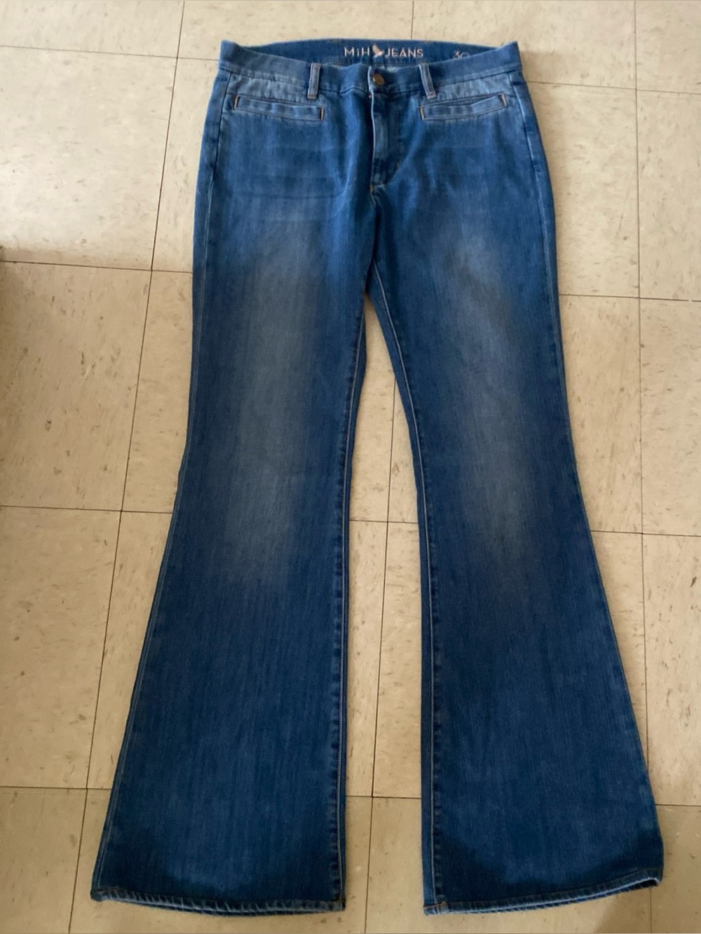 MIH the marrakesh Jean mid rise kick
Flare 30 Cutest jeans super soft and comfy